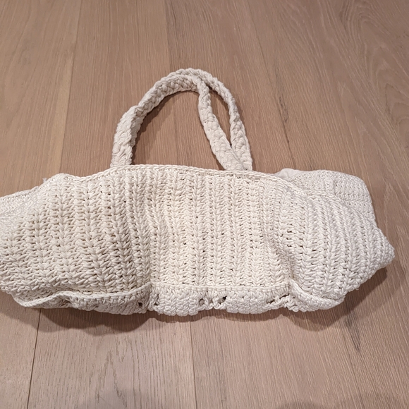 Handcrafted Cream and Red Tote Bag with little crabs - Picture 2 of 10